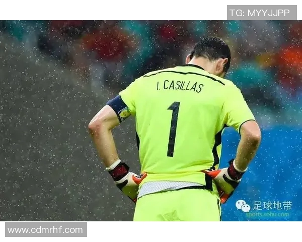 足球明星背影的艺术魅力与情感表达探讨