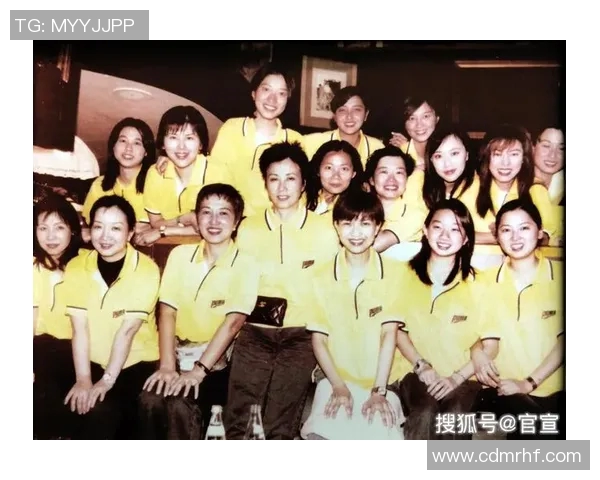 香港足球明星队聚餐分享球场趣事与团队精神的温馨时刻